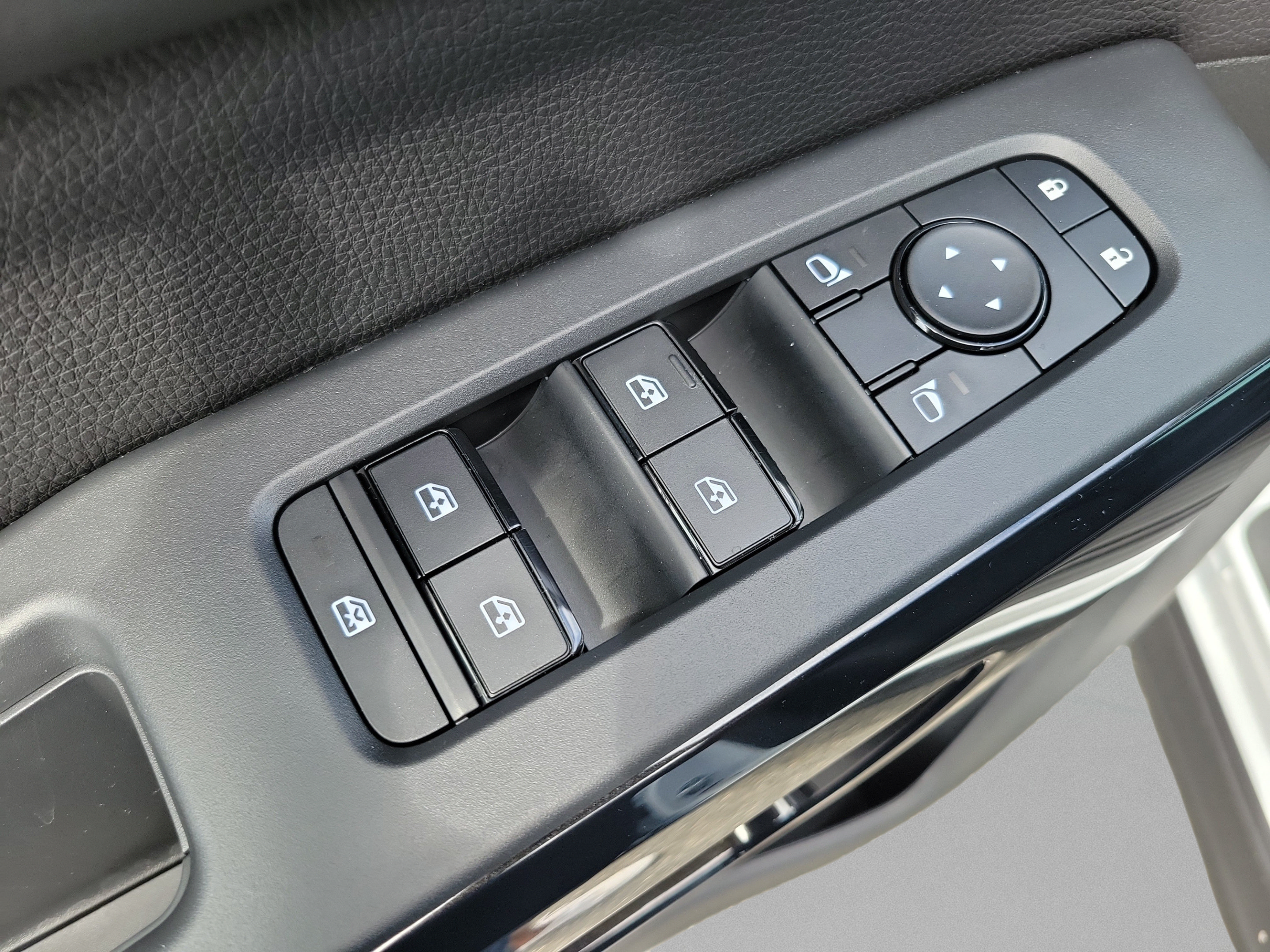 New 2026 Nissan Pathfinder SV FWD image 22