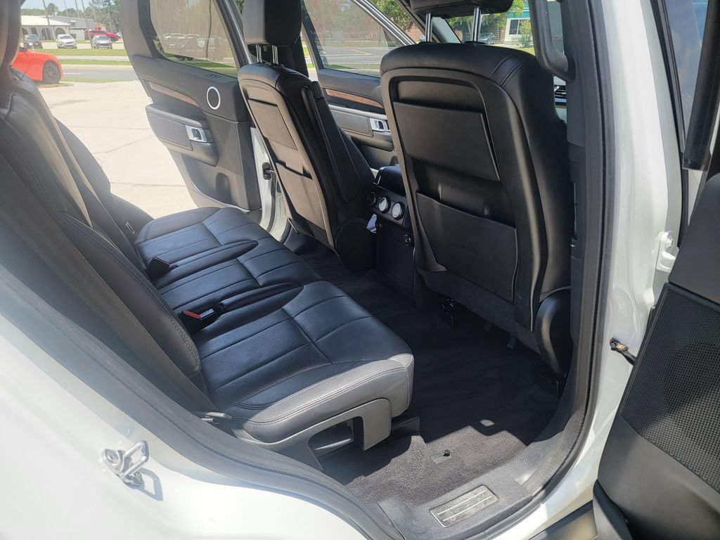 Used 2020 Land Rover Discovery HSE AWD/4WD image 16