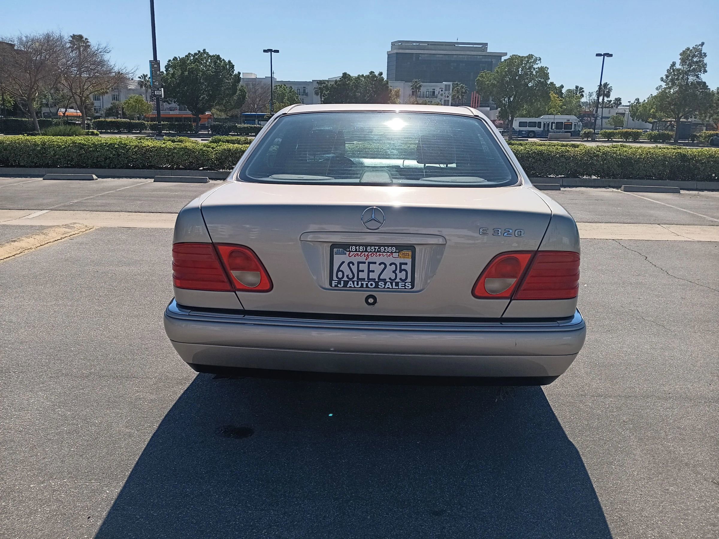 Used 1998 Mercedes-Benz E 320 Sedan image 6