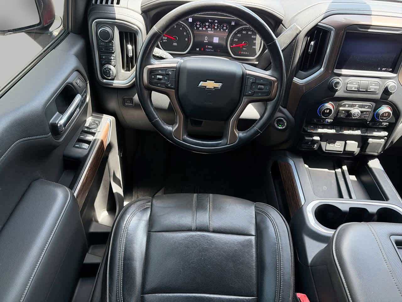Used 2019 Chevrolet Silverado 1500 High Country w/ Technology Package AWD/4WD image 10