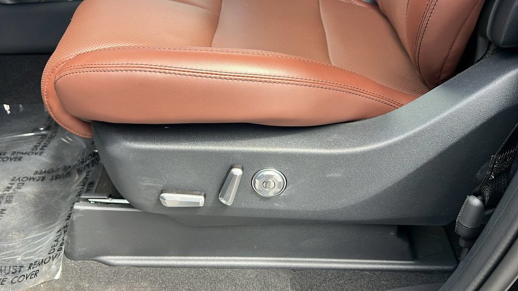 New 2026 Lincoln Navigator L Reserve AWD/4WD image 17