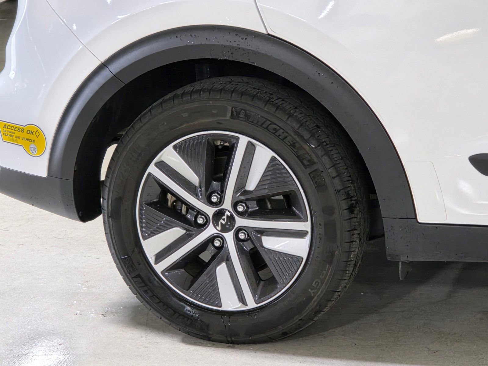 Used 2022 Kia Niro EX Premium FWD image 9