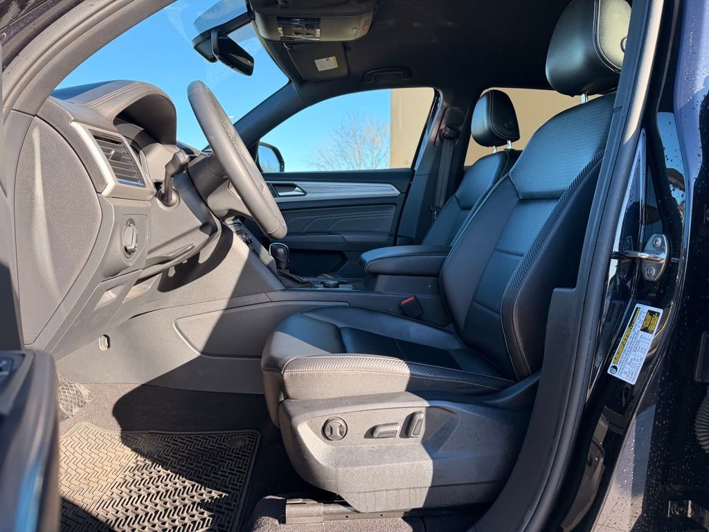 Used 2022 Volkswagen Atlas Cross Sport SE image 25