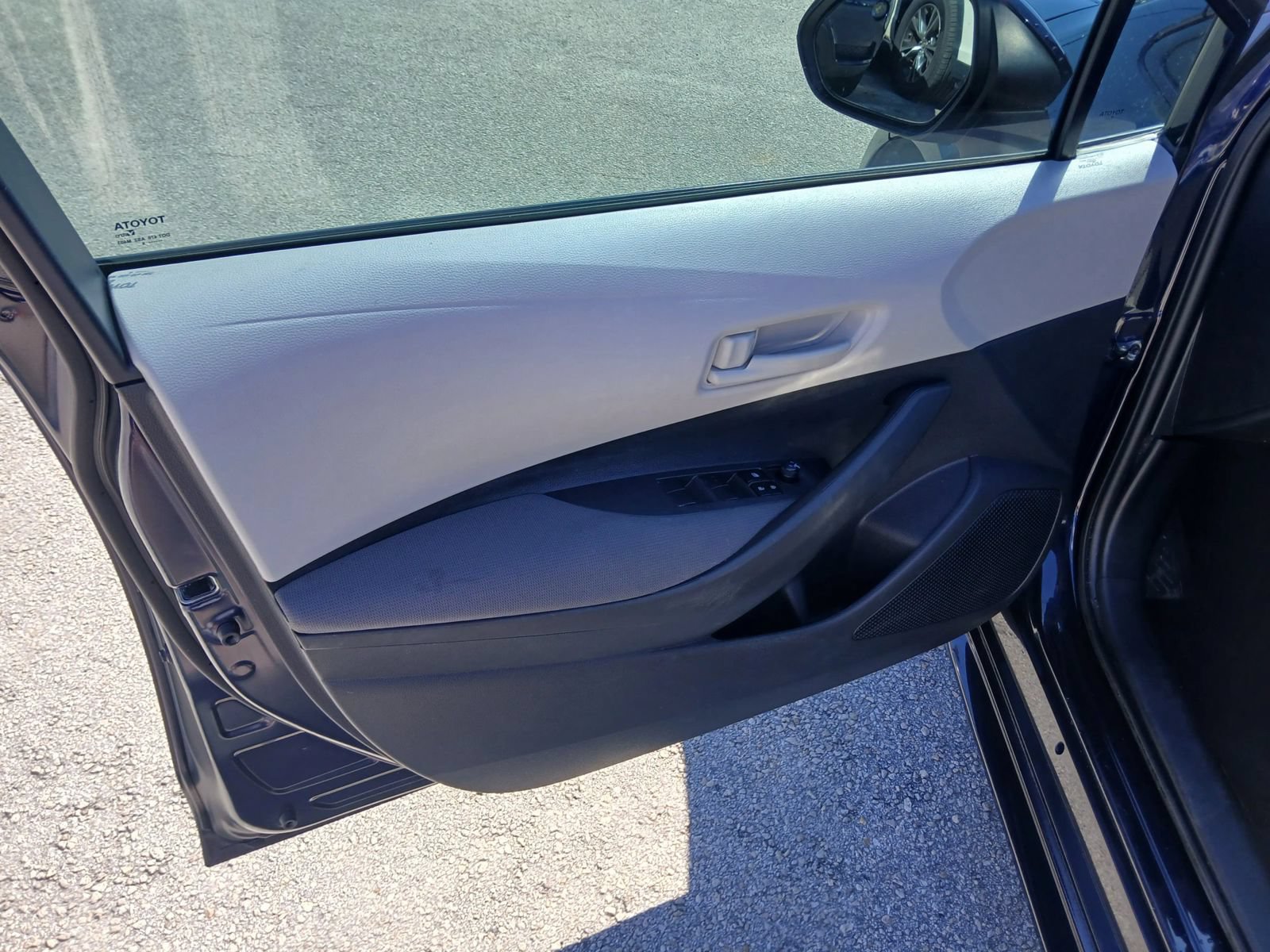 Used 2025 Toyota Corolla LE FWD image 8