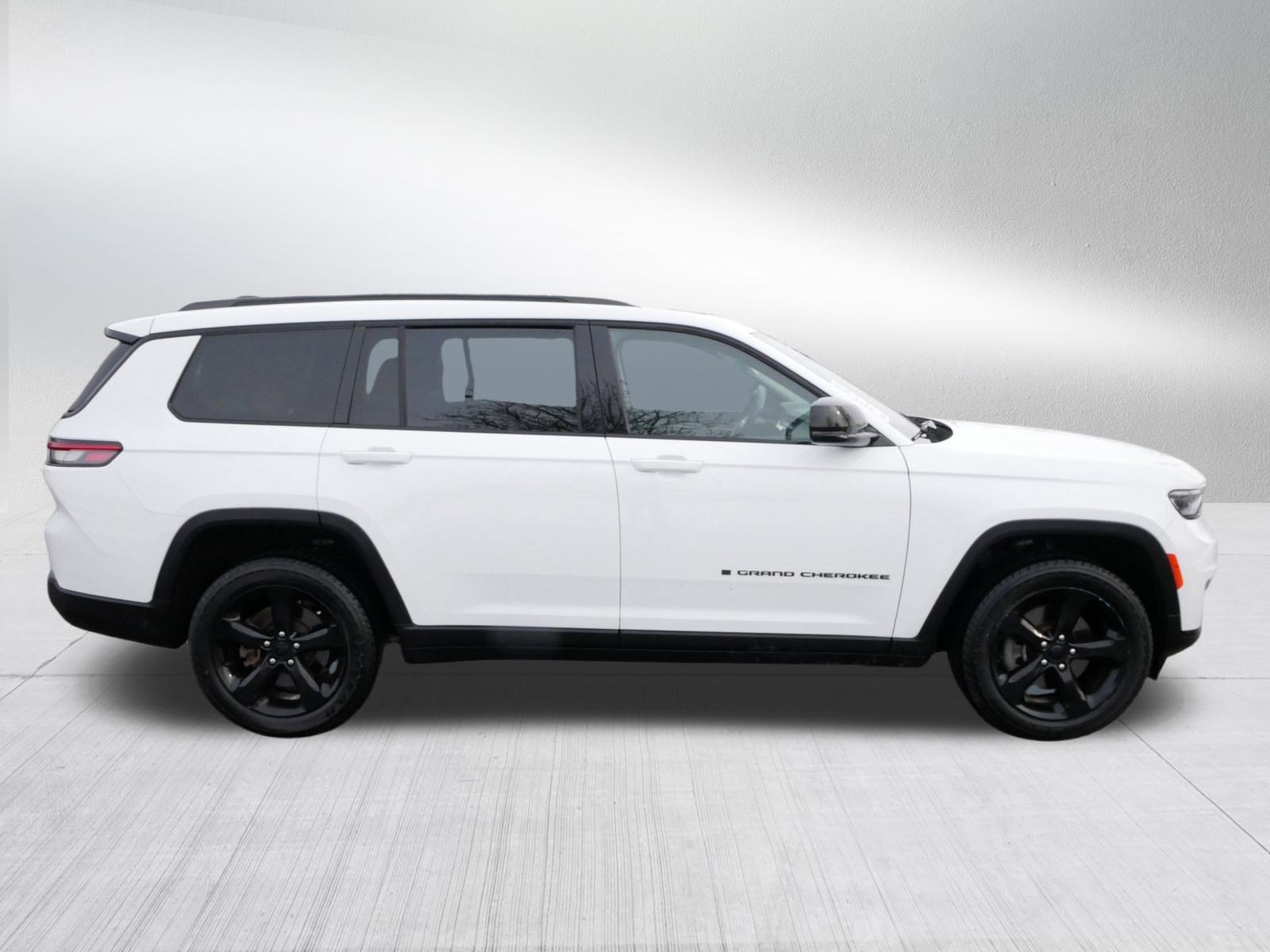 Certified 2023 Jeep Grand Cherokee L Limited w/ Black Appearance Package image 8