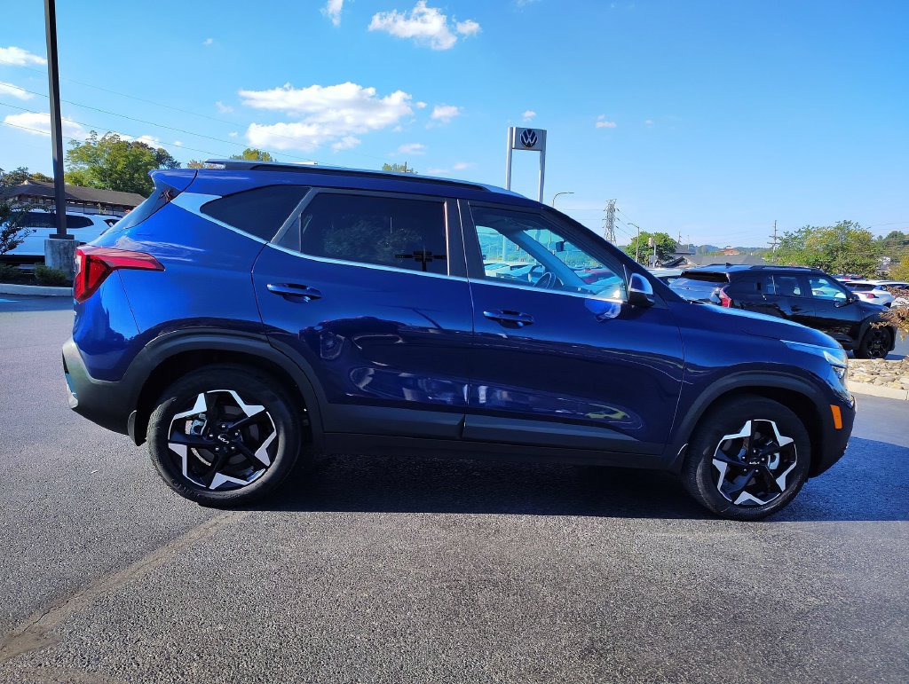 Certified 2025 Kia Seltos EX AWD/4WD image 4