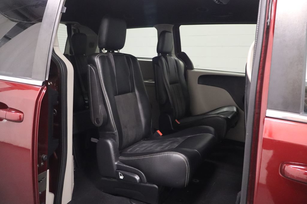 Certified 2019 Dodge Grand Caravan SXT FWD image 16