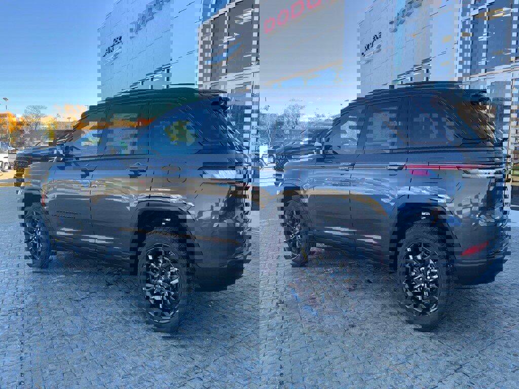 New 2025 Jeep Grand Cherokee Limited image 8