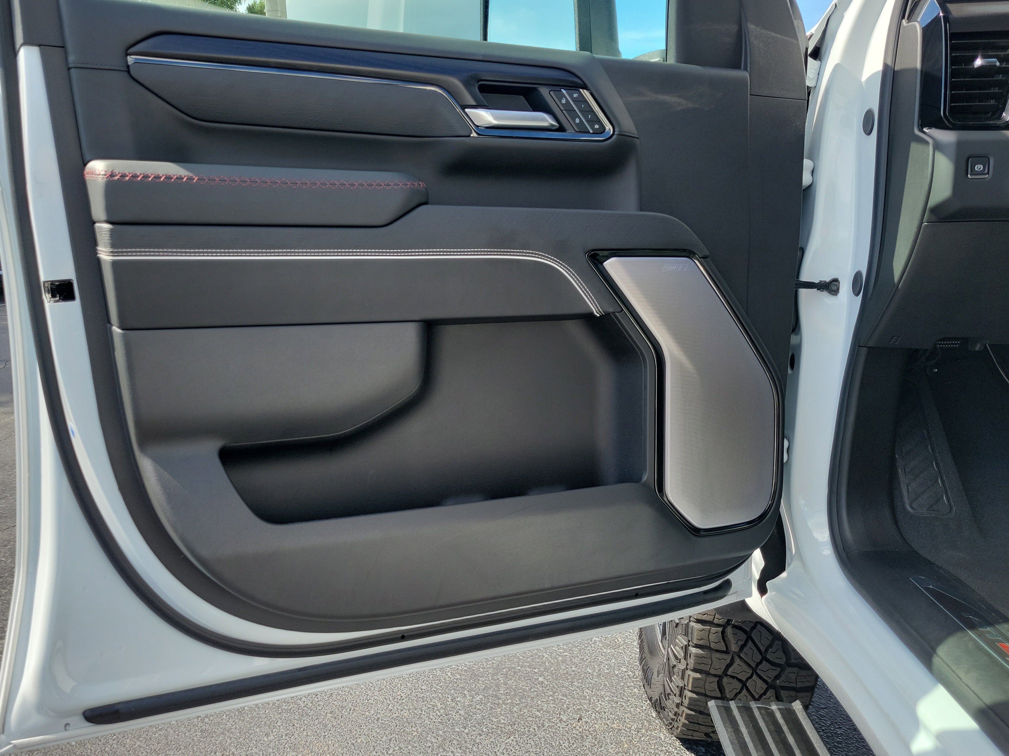 Used 2025 GMC Sierra 2500 AT4X AWD/4WD image 19
