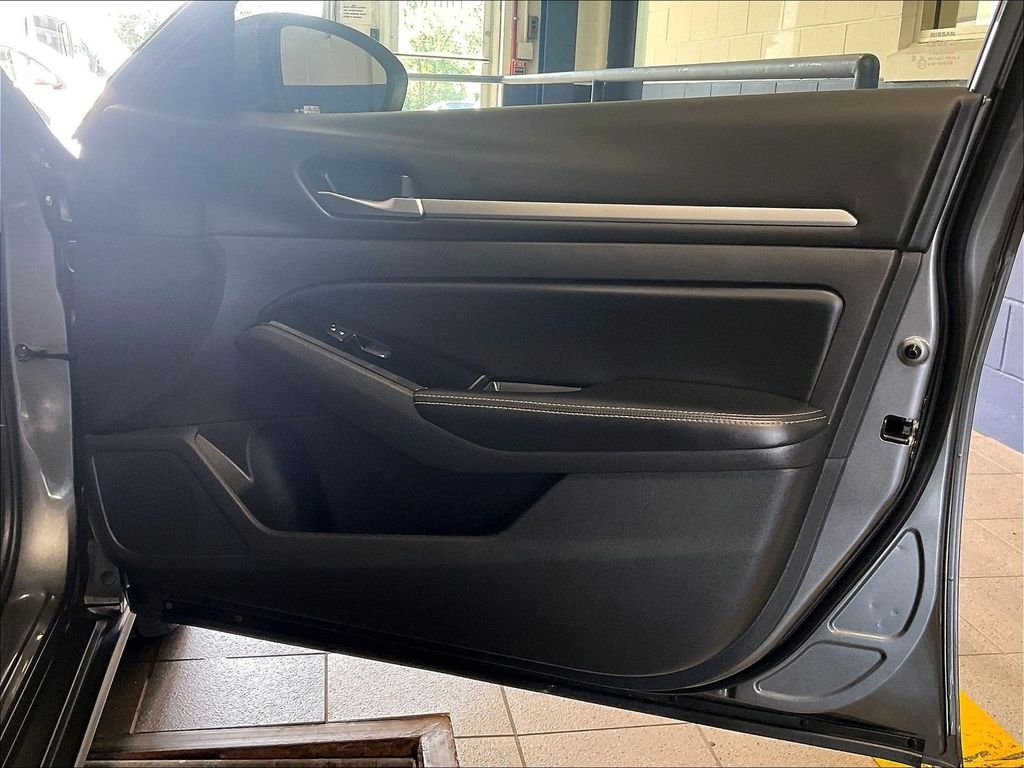 Used 2023 Nissan Altima 2.5 SV FWD image 12