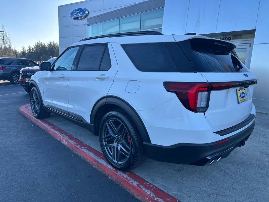 Used 2025 Ford Explorer ST AWD/4WD image 2