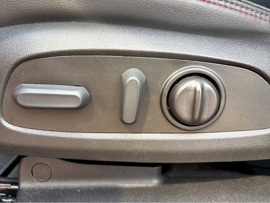 Used 2023 Chevrolet Traverse RS image 23