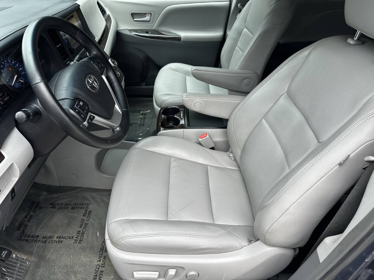 Used 2015 Toyota Sienna XLE Premium AWD/4WD image 4
