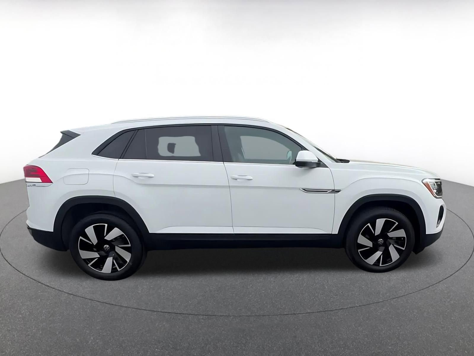 Used 2025 Volkswagen Atlas Cross Sport SE FWD image 16