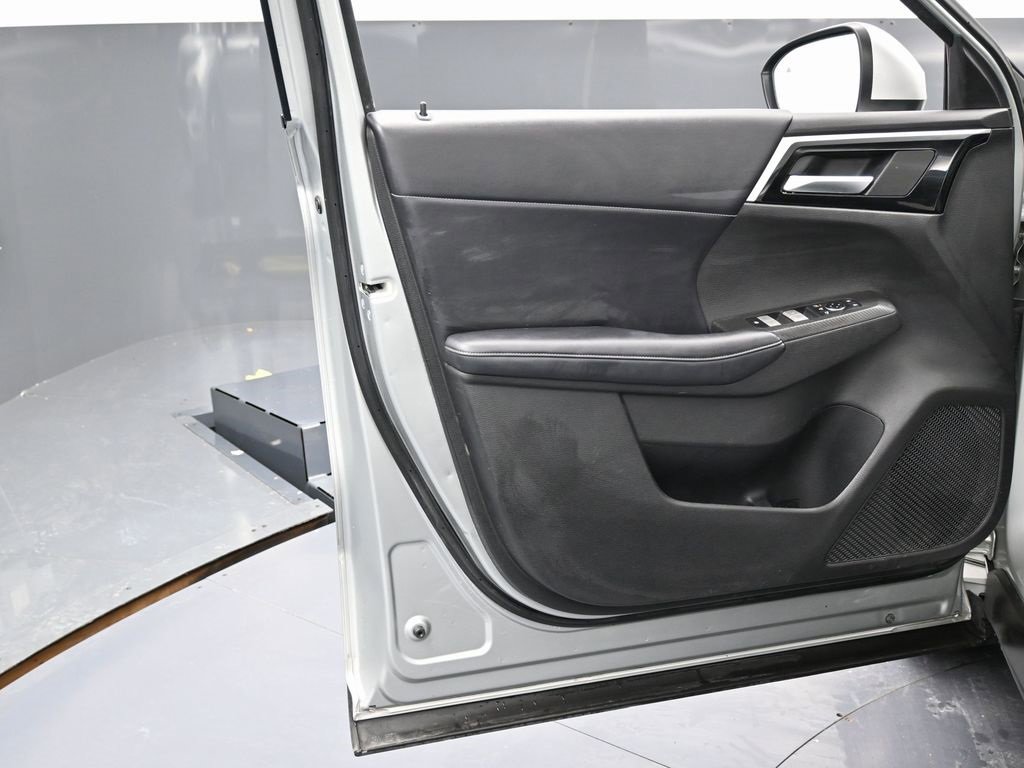 Used 2023 Mitsubishi Outlander SE image 39