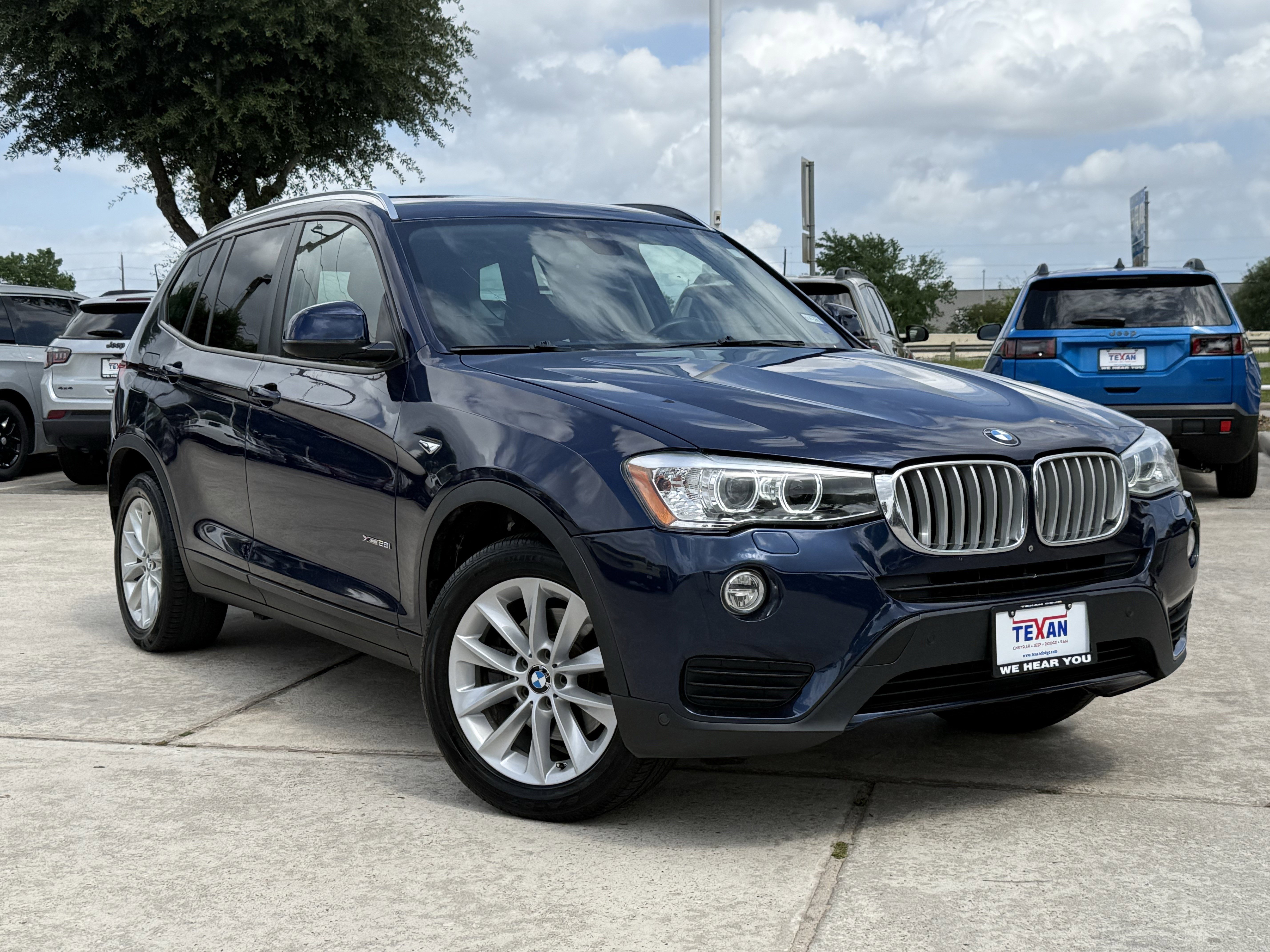Used 2017 BMW X3 xDrive28i AWD/4WD image 2