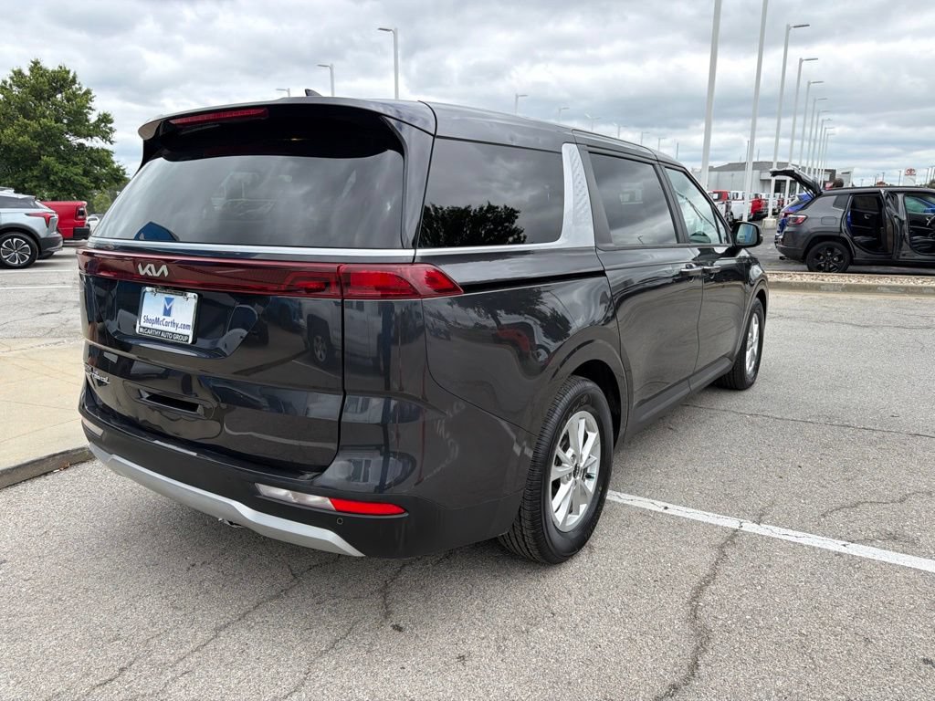Used 2022 Kia Carnival LX FWD image 3