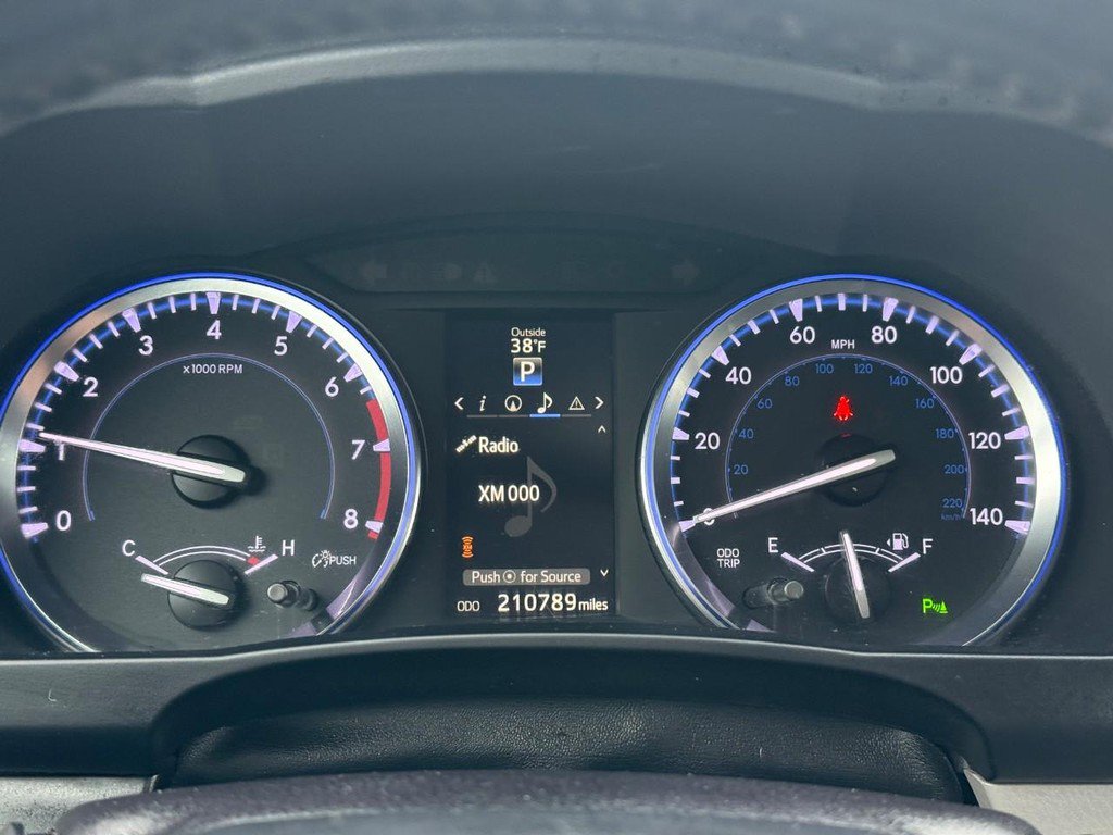 Used 2015 Toyota Highlander Limited image 26