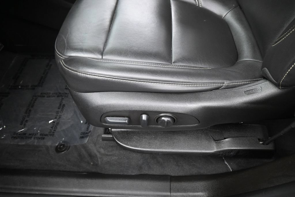 Used 2022 Chevrolet Traverse LT w/ LPO, Floor Liner Package FWD image 17