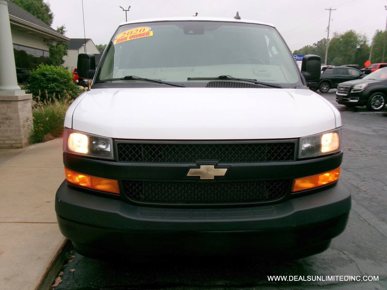 Used 2020 Chevrolet Express 3500 w/ Driver Convenience Package RWD image 21