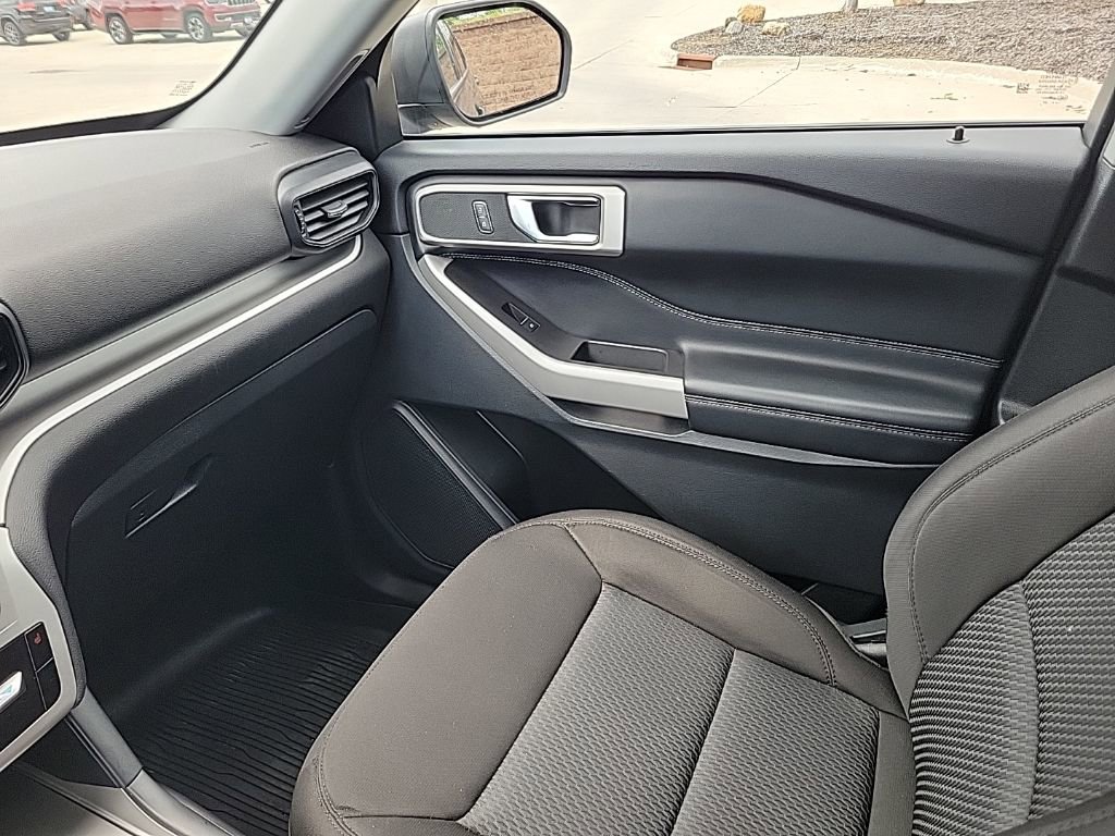 Used 2022 Ford Explorer XLT image 29