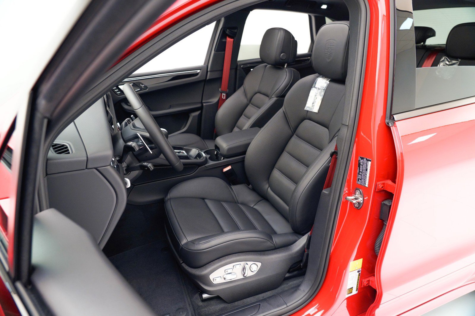 New 2026 Porsche Macan image 5