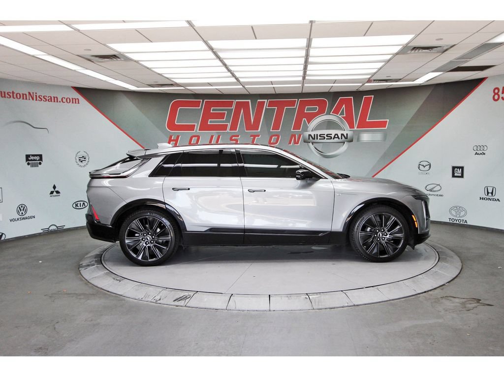 Used 2024 Cadillac Lyriq Sport w/ LPO, Floor Liner Package AWD/4WD image 5