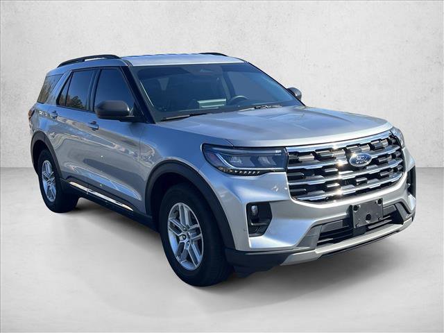 Used 2025 Ford Explorer Active w/ Active Comfort Package image 3