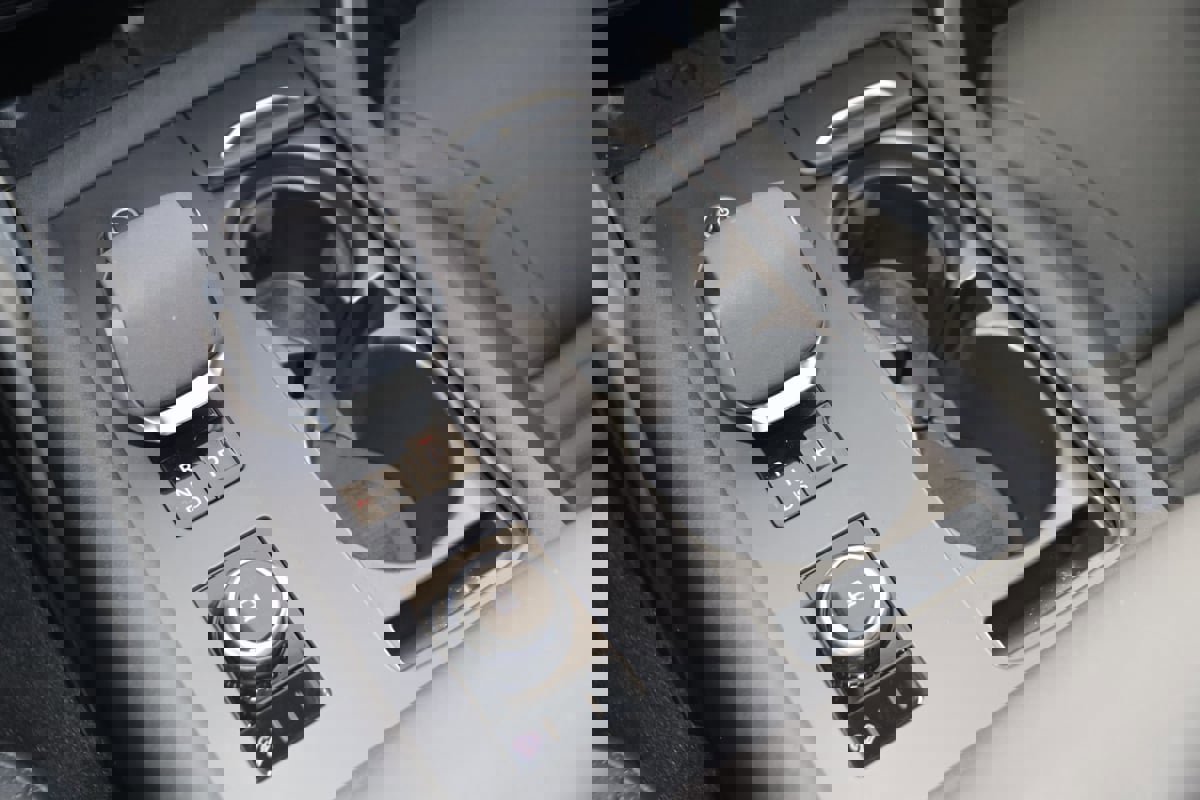 Used 2023 Land Rover Discovery S R-Dynamic image 31