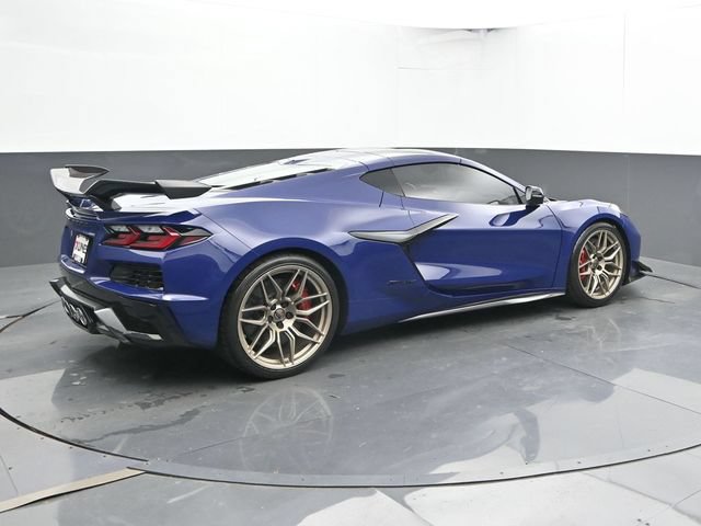 Used 2025 Chevrolet Corvette Z06 w/ Z07 Performance Package RWD image 2