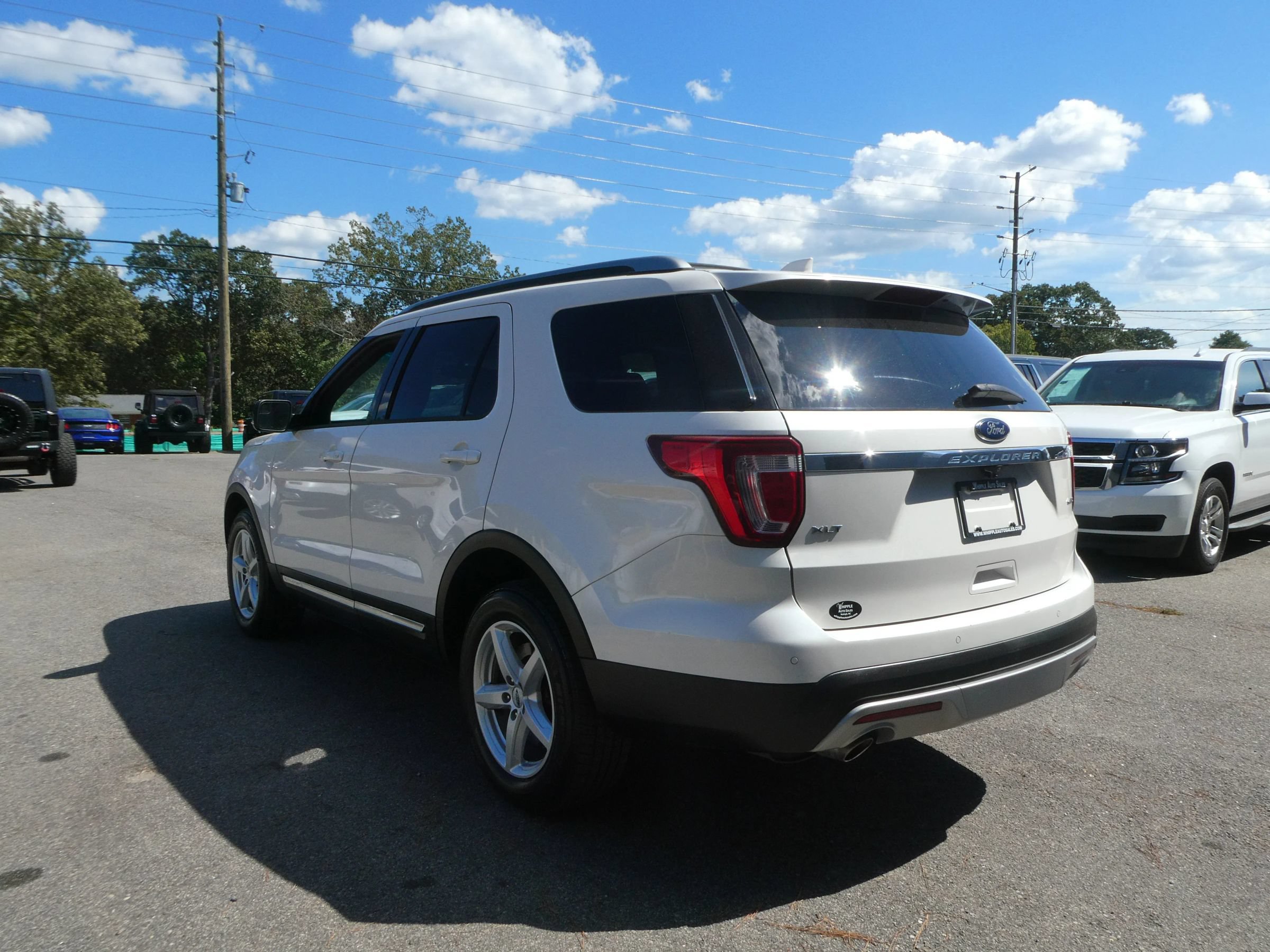 Used 2016 Ford Explorer XLT w/ Equipment Group 202A AWD/4WD image 8
