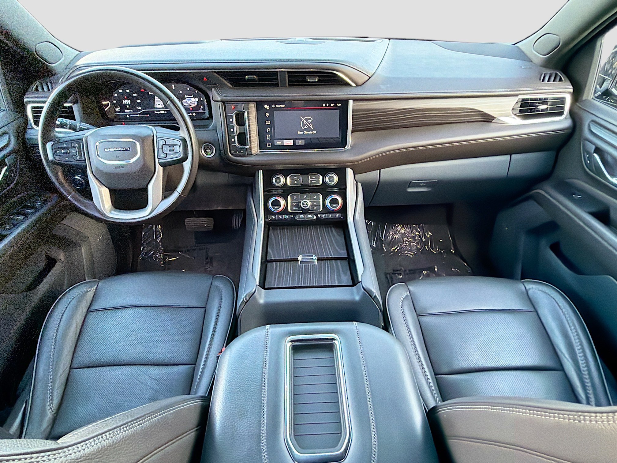 Used 2023 GMC Yukon Denali AWD/4WD image 16