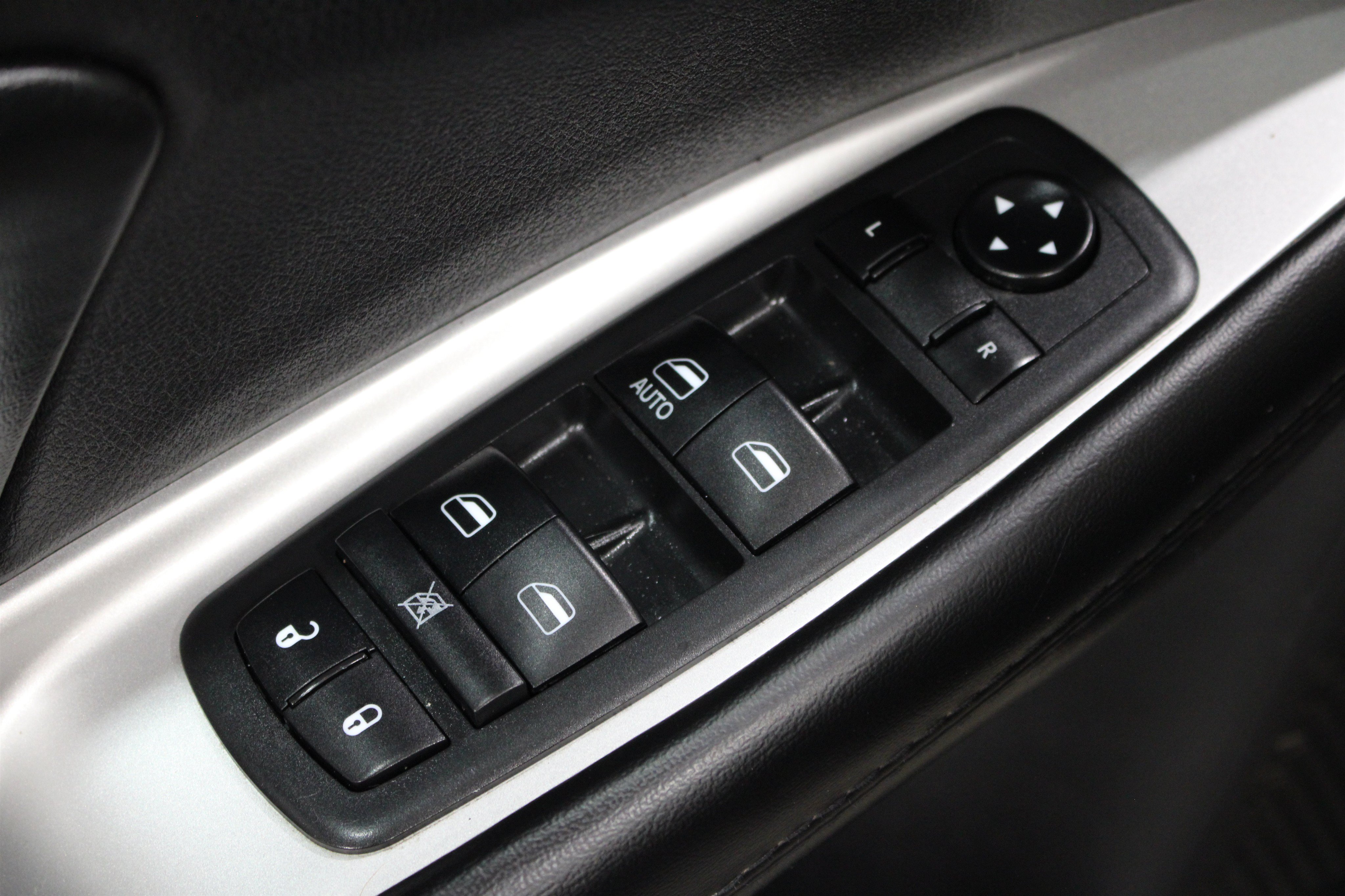 Used 2019 Dodge Journey SE FWD image 6