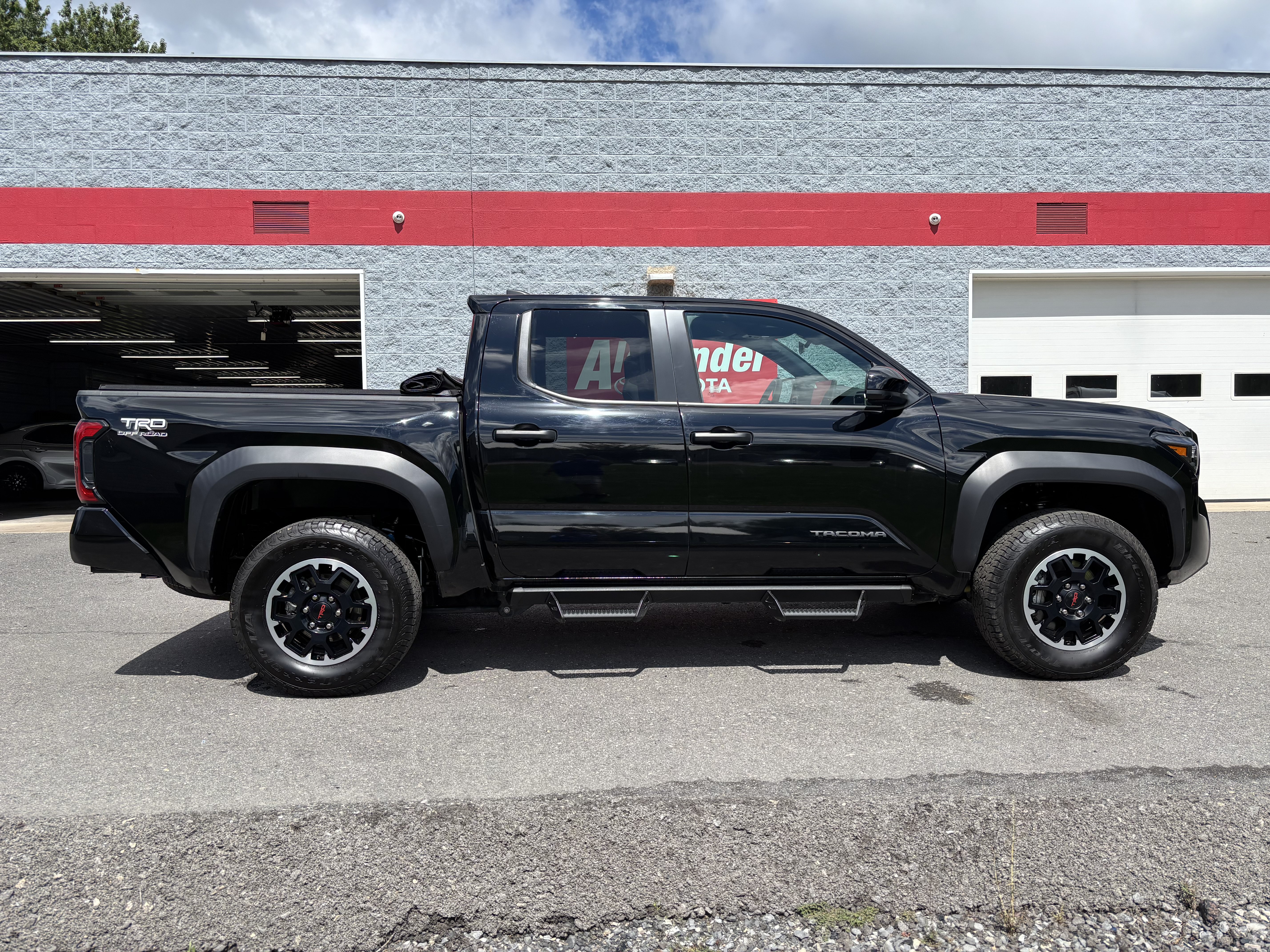 Used 2024 Toyota Tacoma TRD Off-Road AWD/4WD video 2