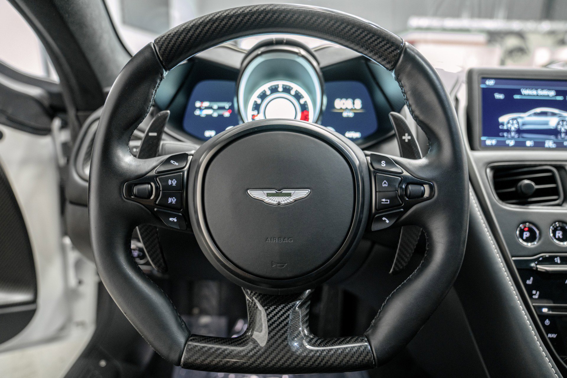 Used 2019 Aston Martin DBS Superleggera RWD image 14