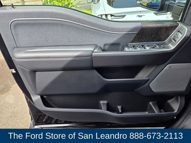 New 2026 Ford F250 Lariat w/ Black Appearance Package image 27
