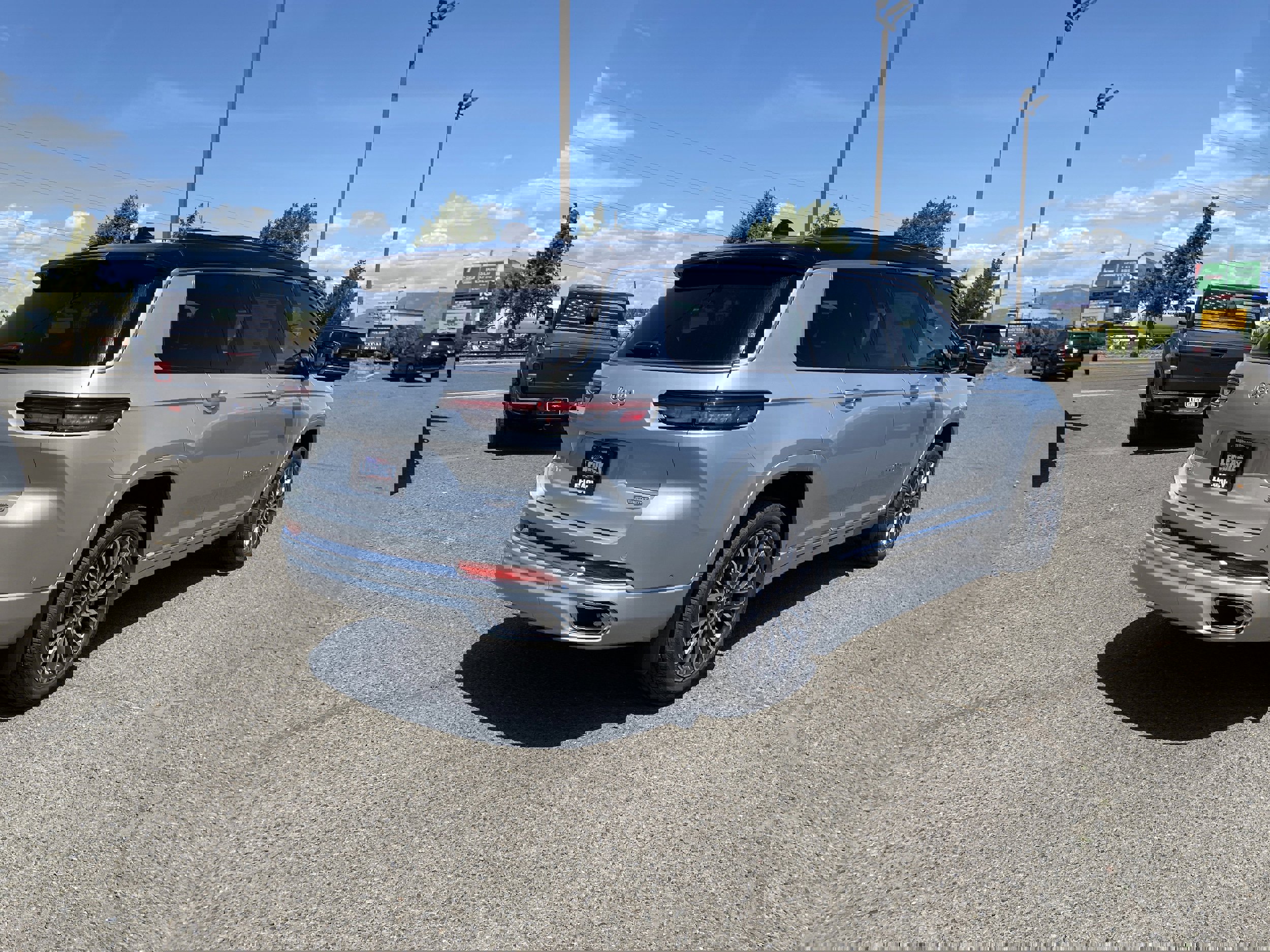 New 2025 Jeep Grand Cherokee L Summit image 3