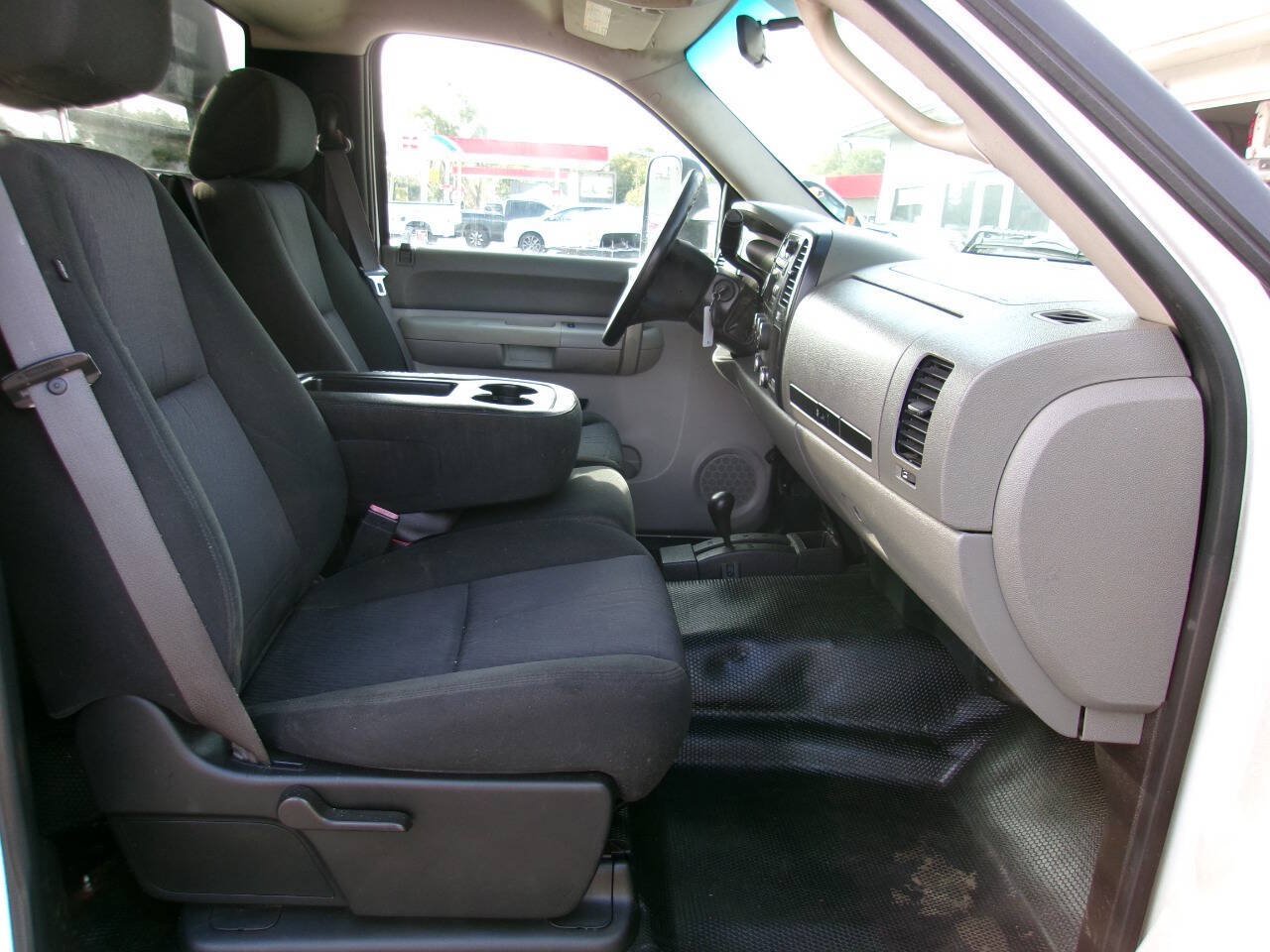 Used 2008 GMC Sierra 3500 W/T w/ Work Truck Preferred Package AWD/4WD image 10