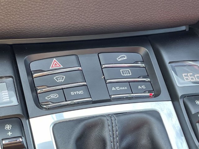 Used 2018 Porsche Macan Sport Edition AWD/4WD image 28