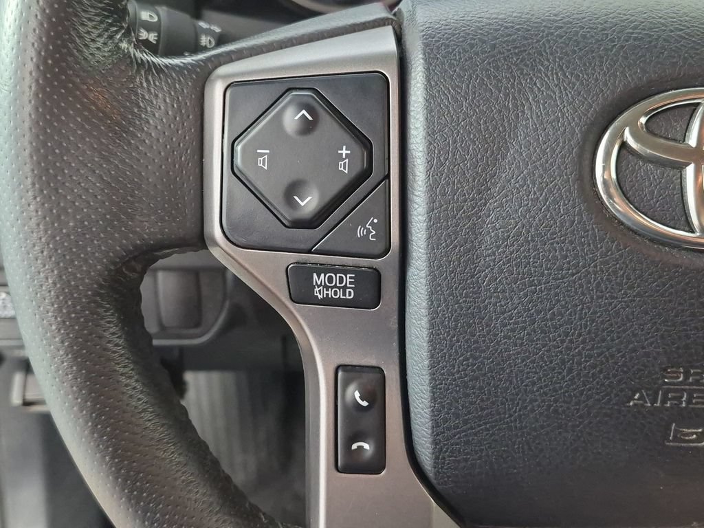 Used 2020 Toyota Tacoma SR5 AWD/4WD image 19