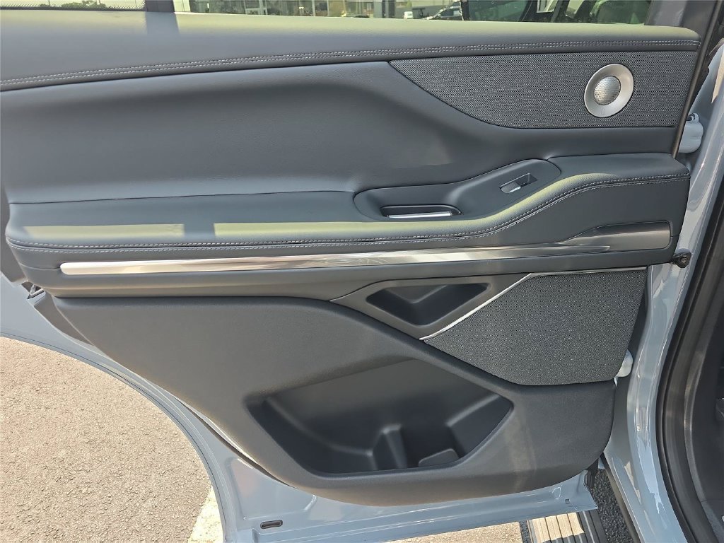 New 2027 Lincoln Navigator Reserve RWD image 12