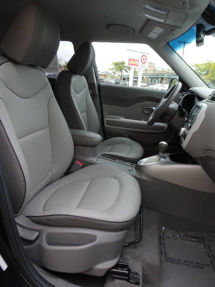 Used 2017 Kia Soul EV + image 13