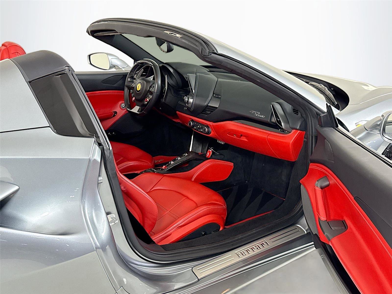 Used 2019 Ferrari 488 Spider RWD image 27
