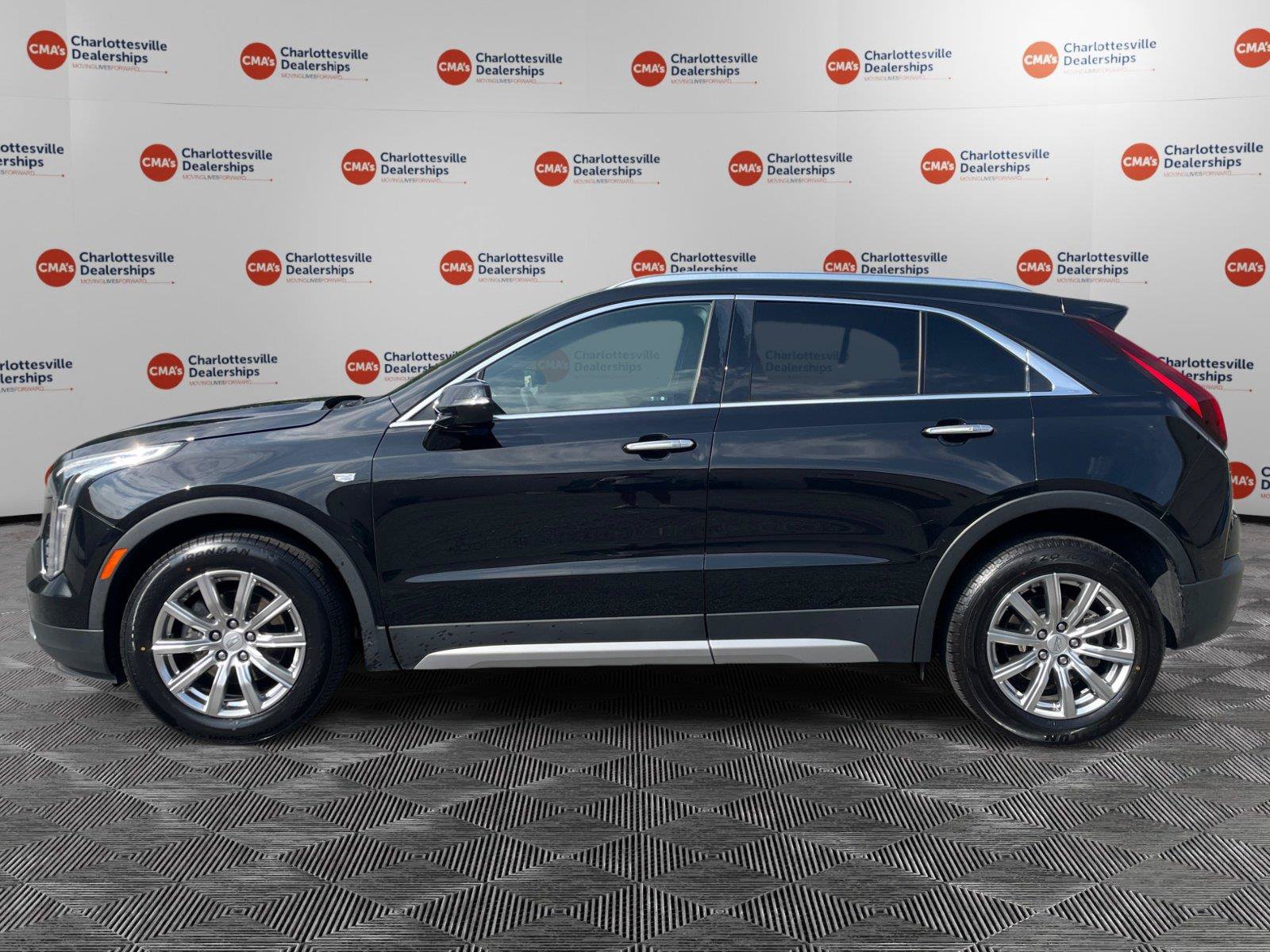 Used 2022 Cadillac XT4 Premium Luxury w/ Safety Alert Package FWD image 2