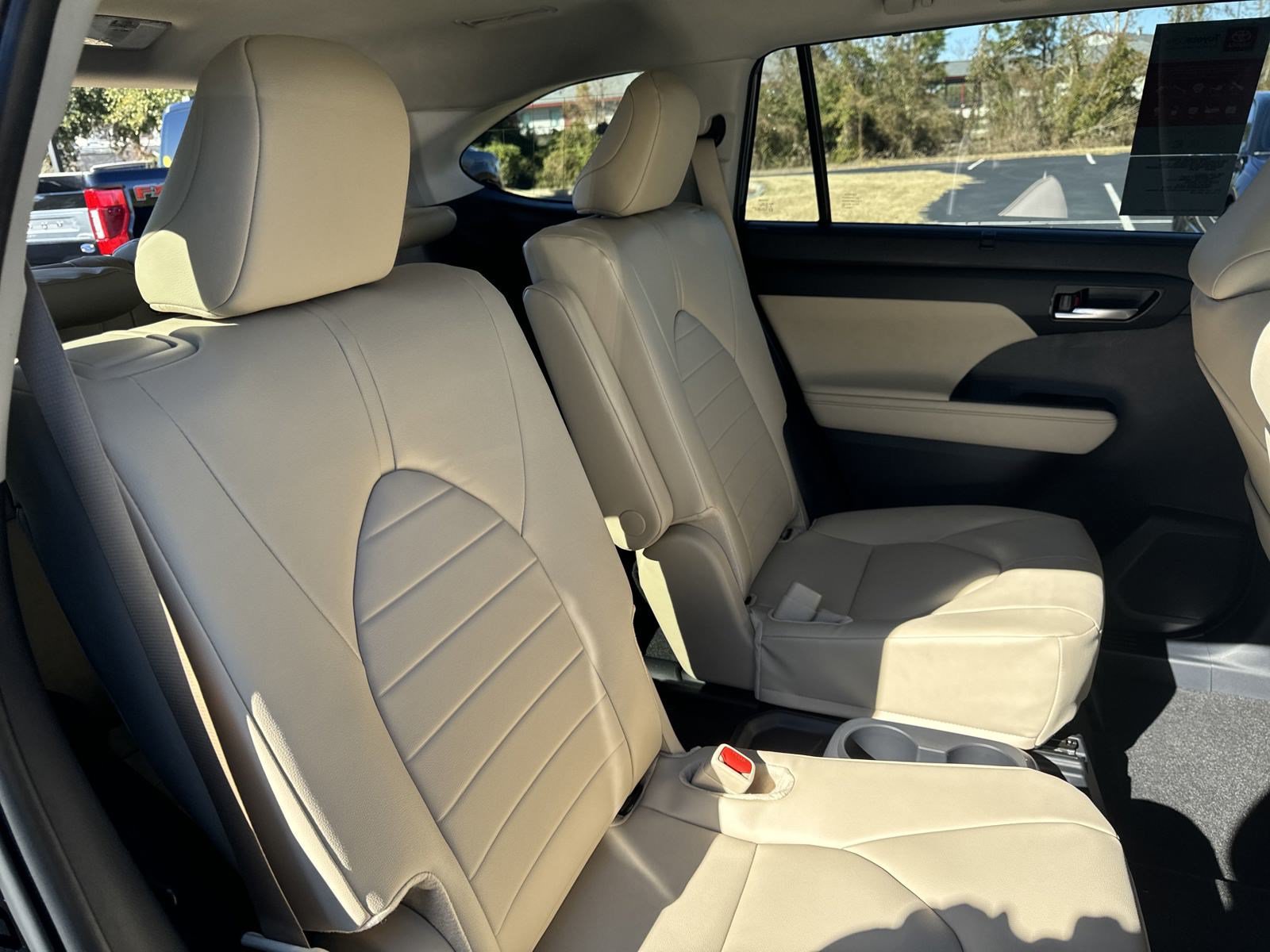 New 2025 Toyota Highlander XLE AWD/4WD image 31