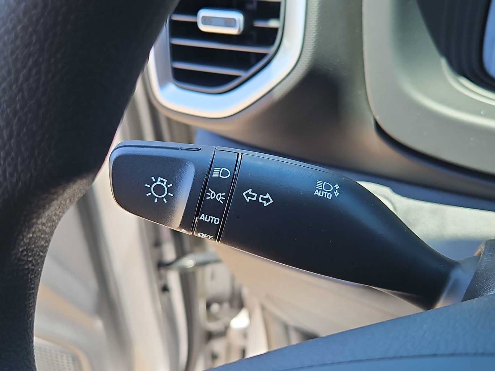 Certified 2026 Hyundai Venue SE FWD image 25