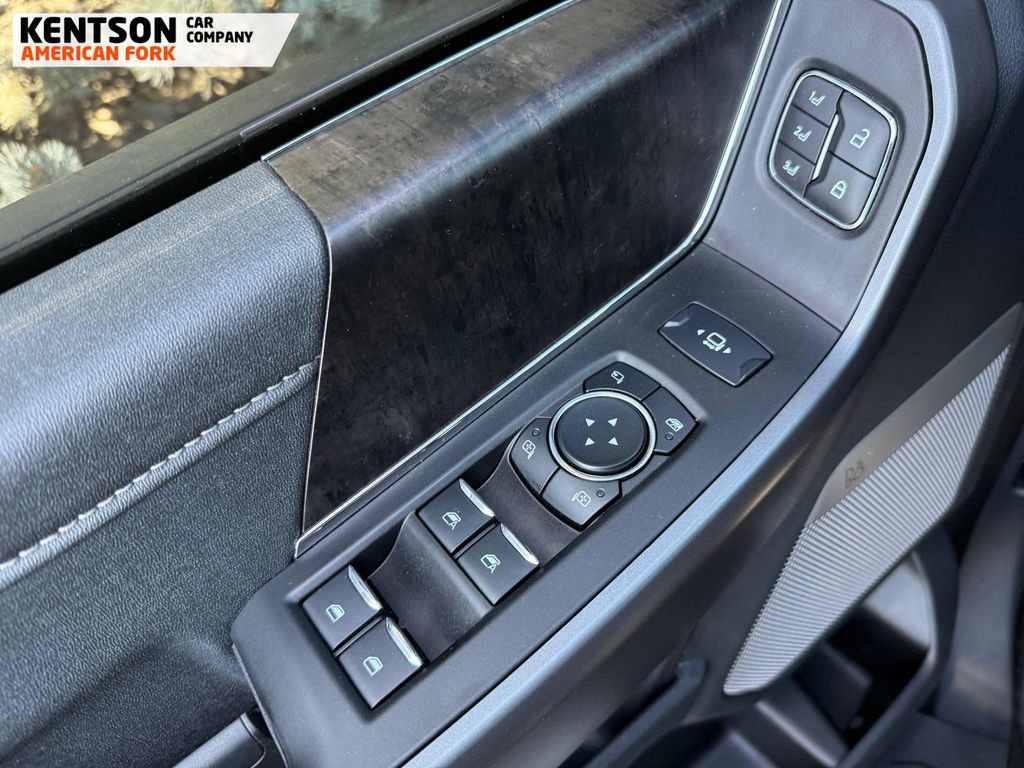 Used 2025 Ford F250 Lariat w/ Black Appearance Package image 24