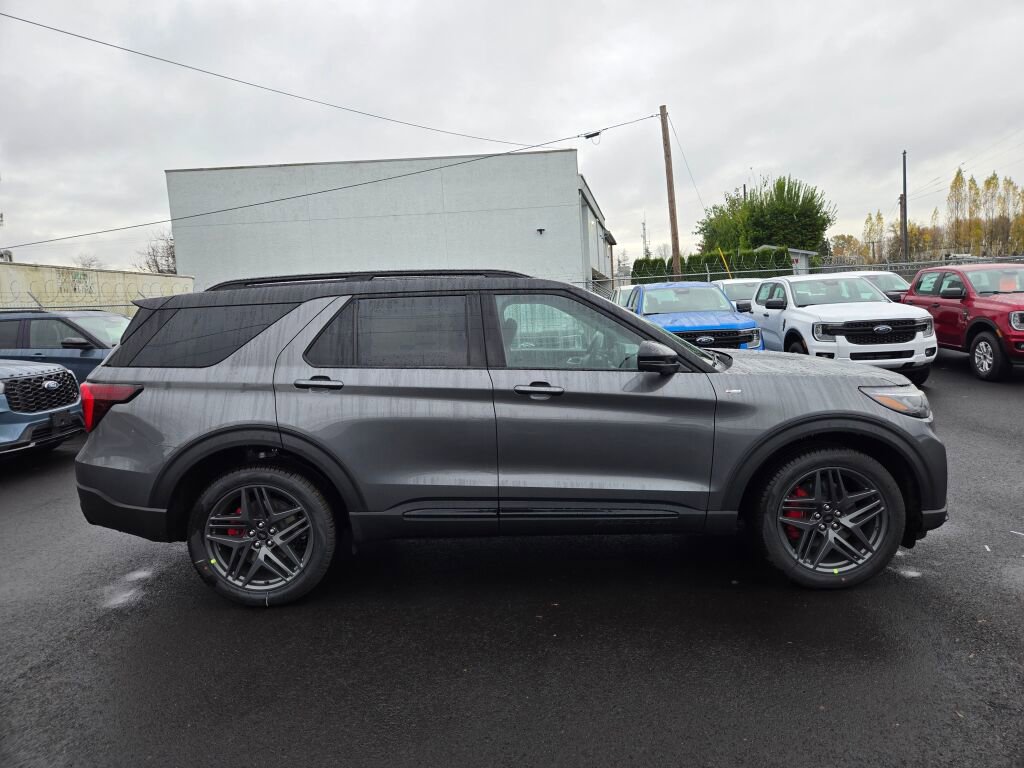 New 2026 Ford Explorer ST-Line w/ ST-Line Street Pack AWD/4WD image 4