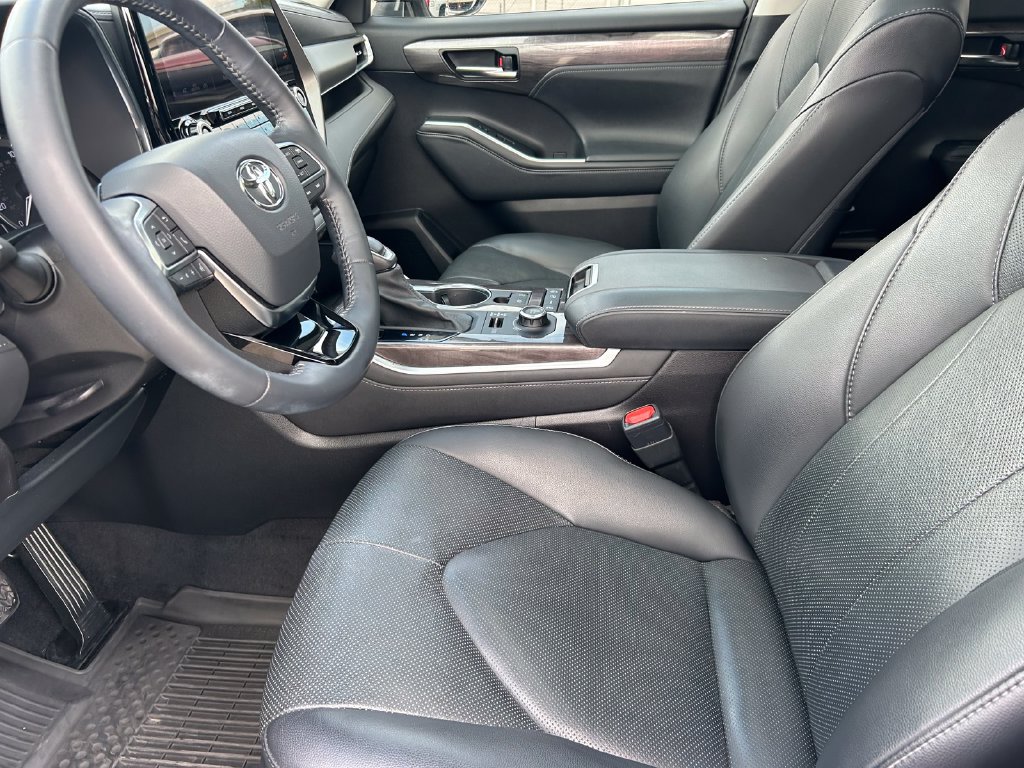 Used 2021 Toyota Highlander Limited AWD/4WD image 11
