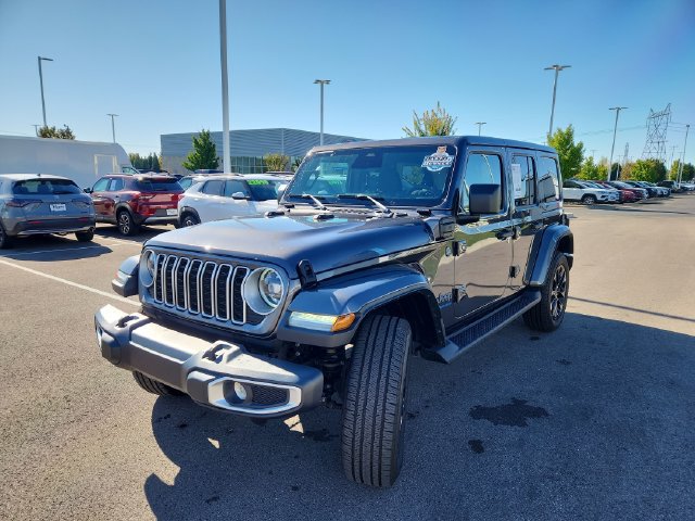 Used 2025 Jeep Wrangler Unlimited Sahara AWD/4WD image 3